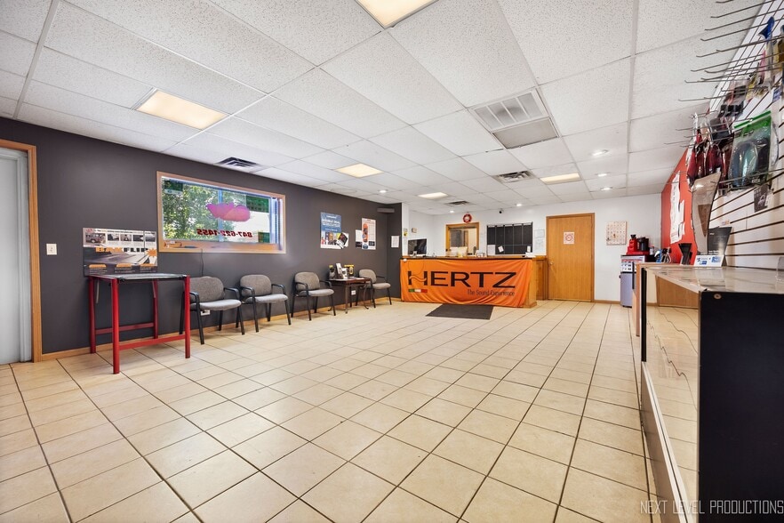 More Photos Of 765 Villa St, Elgin Warehouse For Lease