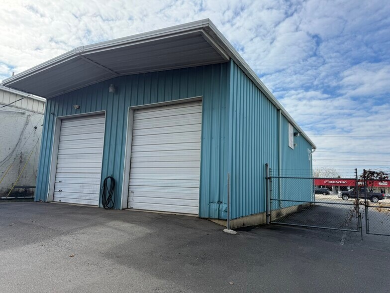 More Photos Of 210 N Polk St, Pineville Freestanding For Sale