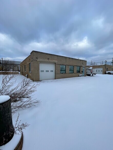 Primary Photo Of 7738 Austin Ave, Skokie Warehouse For Lease