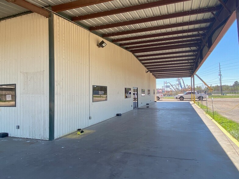 More Photos Of 24030 Tomball Pky, Tomball Distribution For Lease