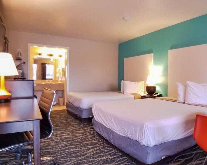 More Photos Of 8800 Airport Blvd, Houston Hospitality For Sale