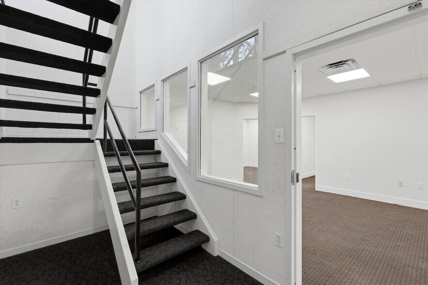 More Photos Of 528 E Lancaster Ave, Wayne Office For Lease