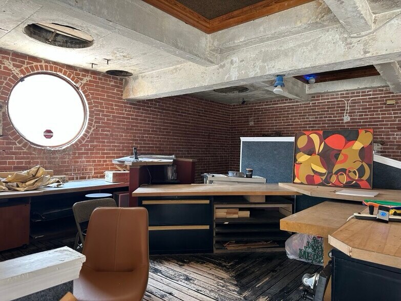 More Photos Of 2927 Paseo Dr, Oklahoma City Office For Lease