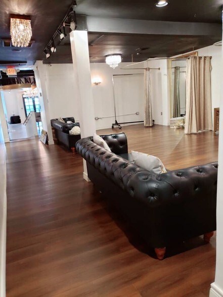 More Photos Of 3616 Washington Ave, Houston Coworking Space