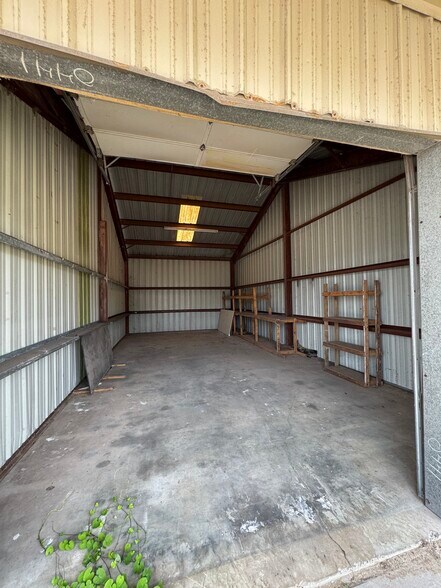 More Photos Of 2038 Saratoga Blvd, Corpus Christi Warehouse For Lease
