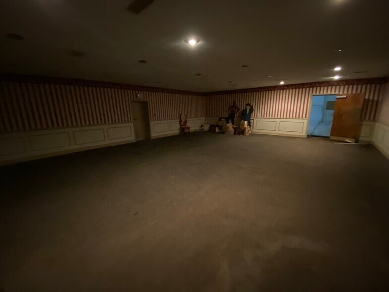 More Photos Of 1825 Locust Ave, Fairmont Restaurant For Sale