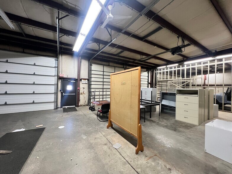 More Photos Of 160 Unionville Rd, Butler Light Distribution For Sale