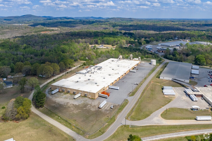 More Photos Of 375 Sharpe Ln, Hiddenite Distribution For Sale