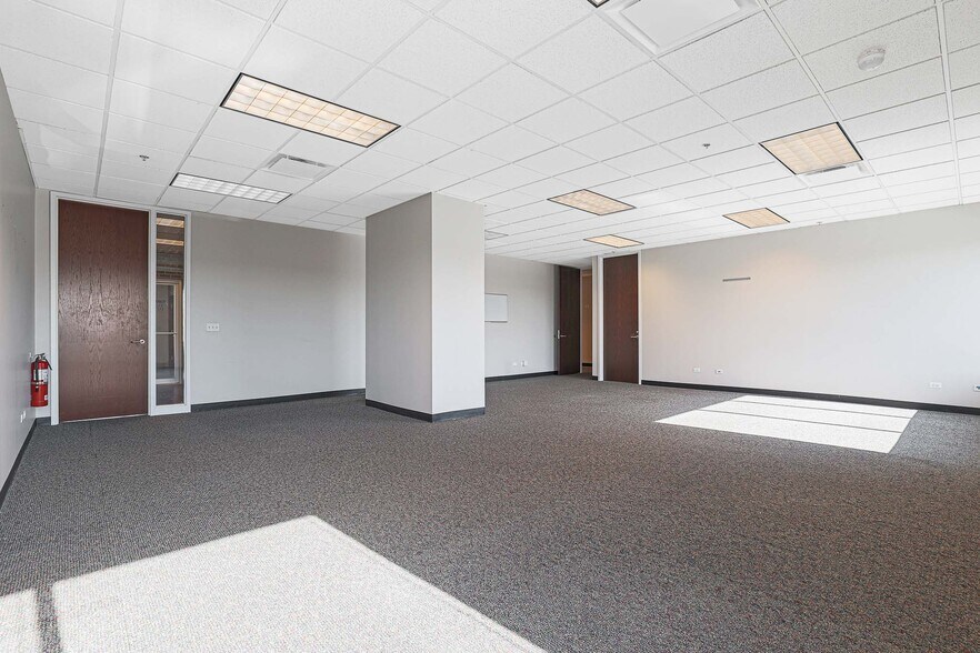 More Photos Of 2134-2140 S Wolf Rd, Des Plaines Office For Lease