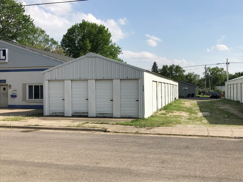 More Photos Of 421 E Moneta Ave, Peoria Heights Self Storage For Sale
