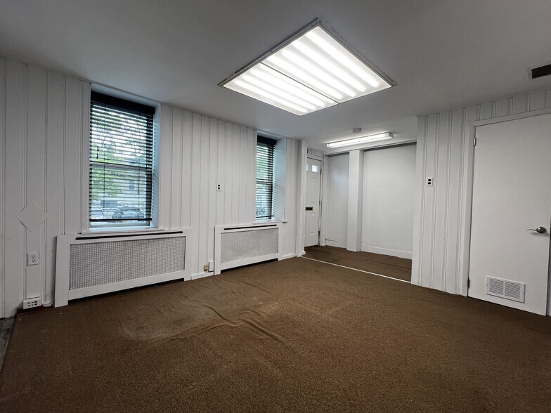 More Photos Of 37 E Main St, Oyster Bay Office Residential For Lease