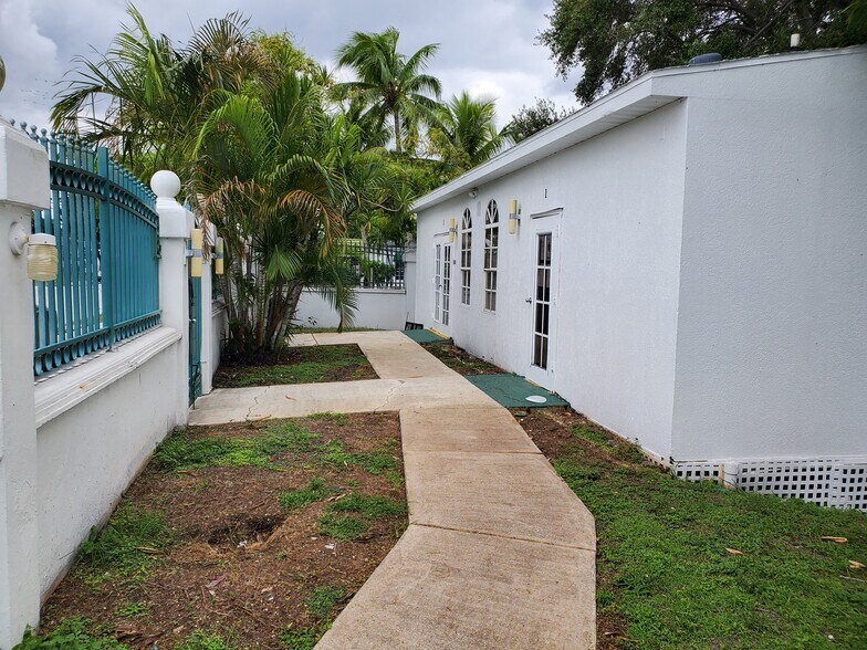 More Photos Of 520 NW 5th St, Hallandale Beach Schools For Sale
