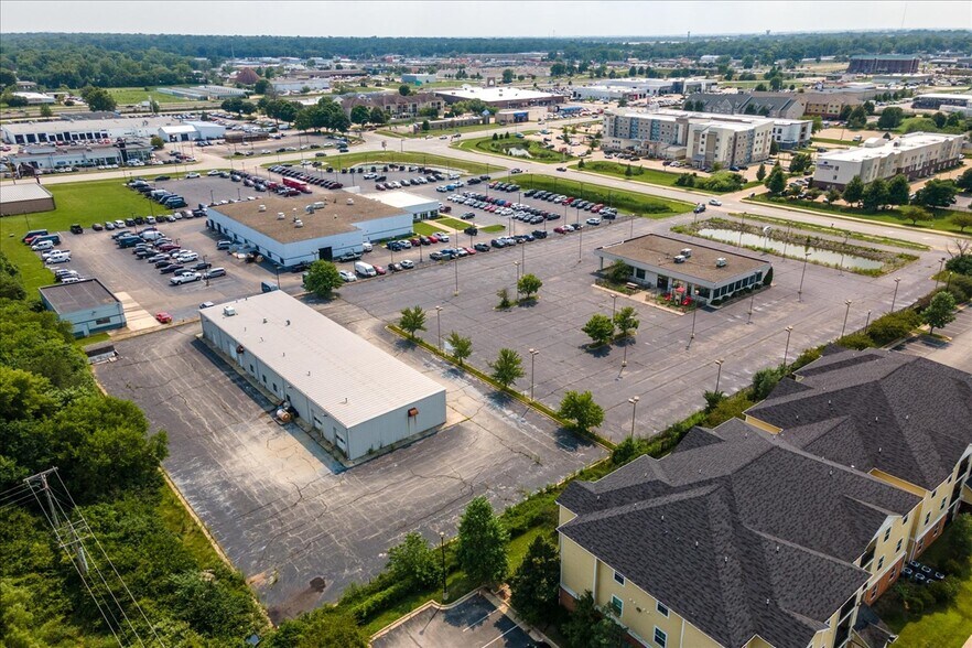 More Photos Of 1910 Moreland Blvd, Champaign Auto Dealership For Sale