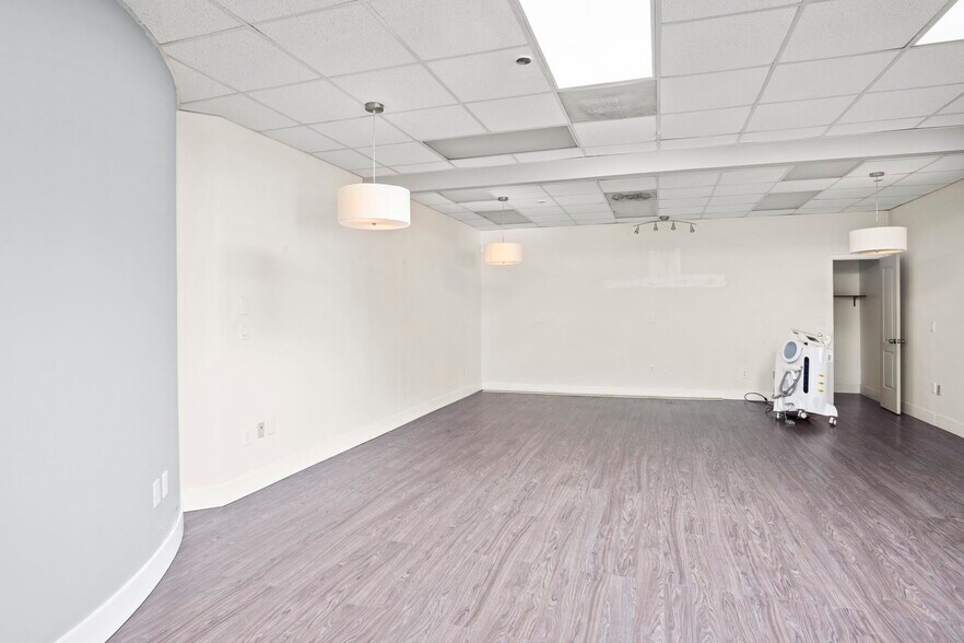 More Photos Of 10471 N Kendall Dr, Miami Storefront Retail Office For Lease
