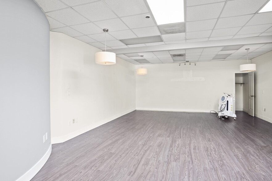 More Photos Of 10471 N Kendall Dr, Miami Storefront Retail Office For Lease