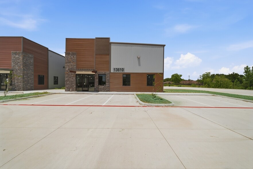 More Photos Of 13600 S Gessner Rd, Missouri City Warehouse For Sale