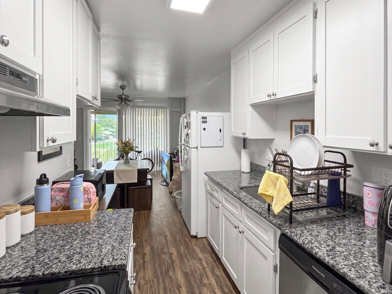 More Photos Of 2536 Grove Way, Castro Valley Apartments For Sale