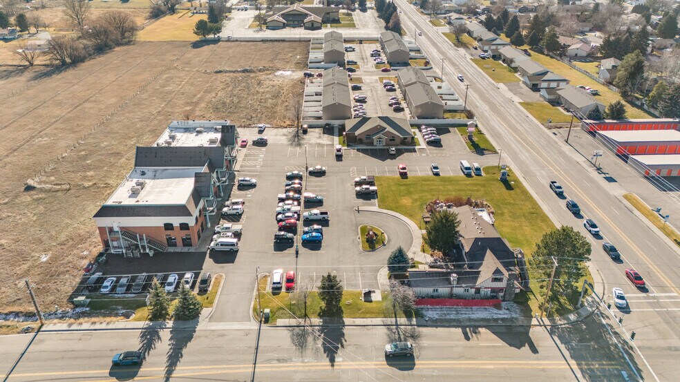 More Photos Of 3544 E 17th St, Ammon General Retail For Lease