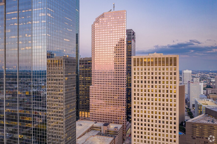 More Photos Of 1100 Louisiana St, Houston Office For Lease
