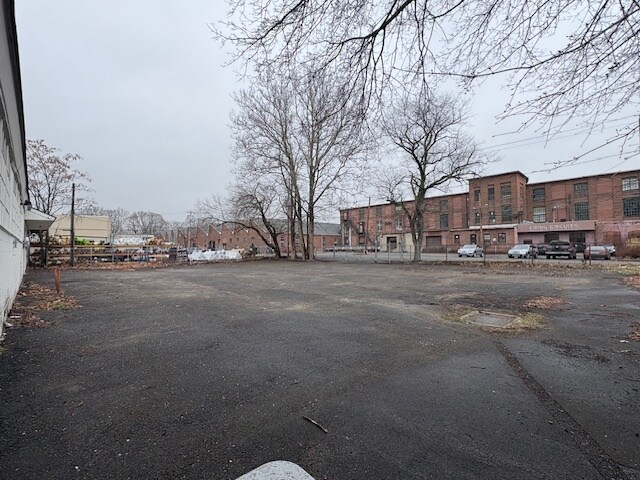 More Photos Of 1 Muller Ave, Norwalk Manufacturing For Lease