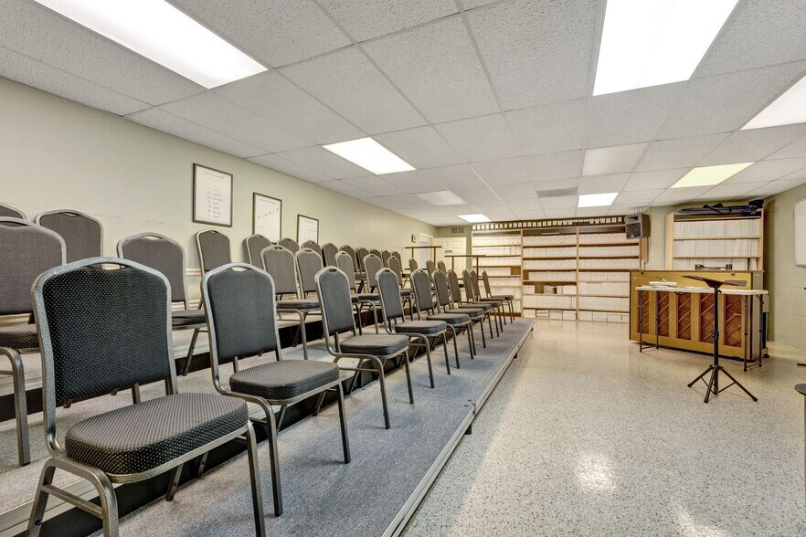 More Photos Of 3232 Covington Pike, Memphis Religious Facility For Sale