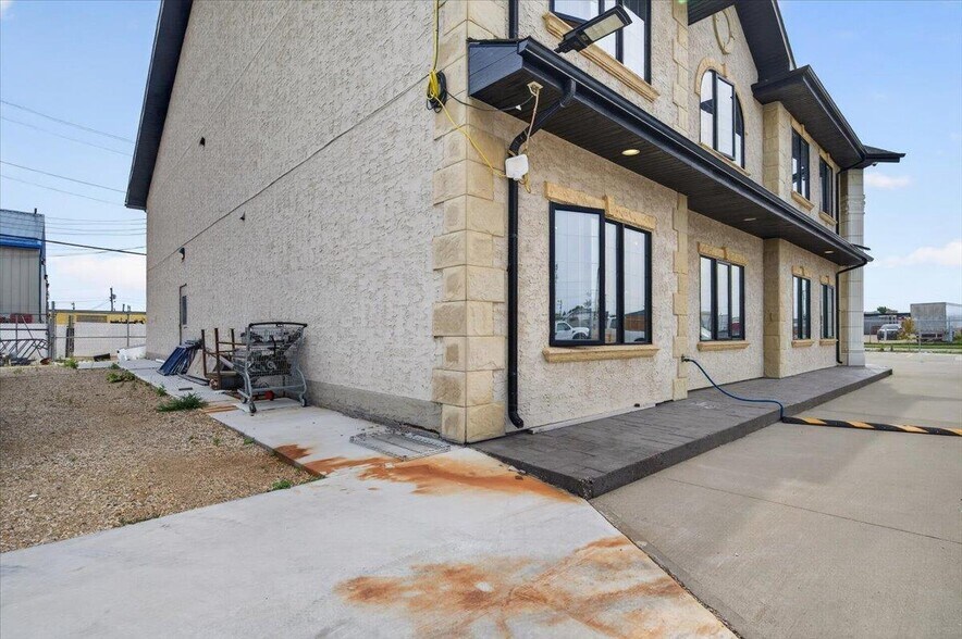 More Photos Of 12803 54th St NW, Edmonton Office For Sale