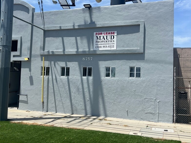 Primary Photo Of 8757 Venice Blvd, Los Angeles Office For Lease
