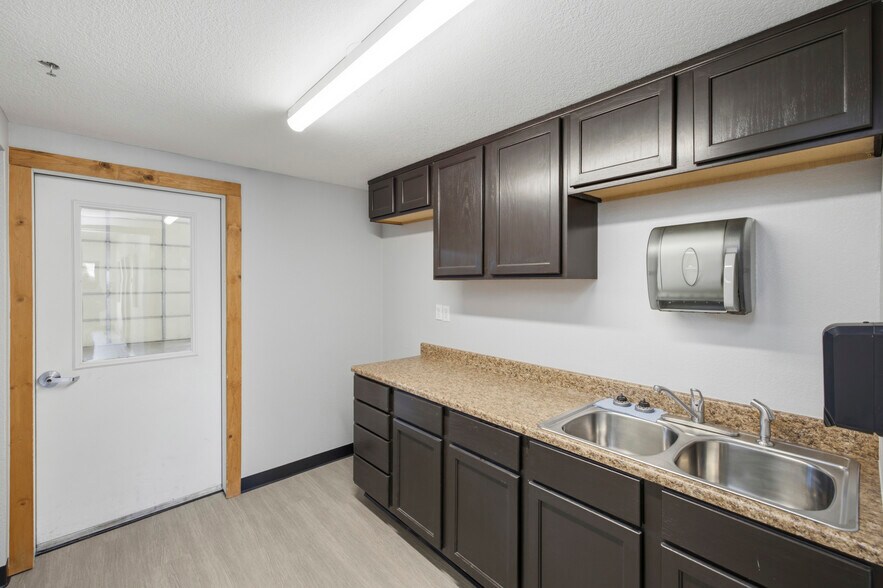 More Photos Of 449-477 Denver Ave, Loveland Light Distribution For Lease
