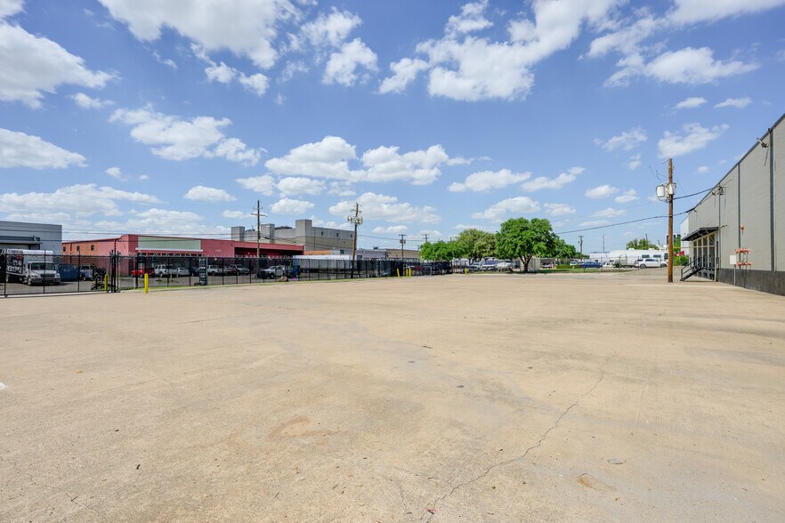 More Photos Of 5124 Sharp St, Dallas Warehouse For Sale