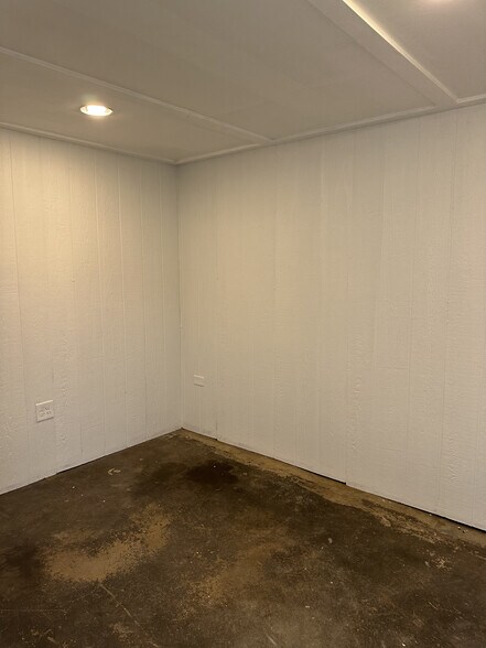 More Photos Of 1801 Dutch Ln, Jeffersonville Warehouse For Lease