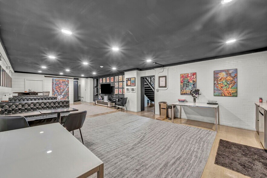 More Photos Of 3559 Bigelow Blvd, Pittsburgh Service For Sale