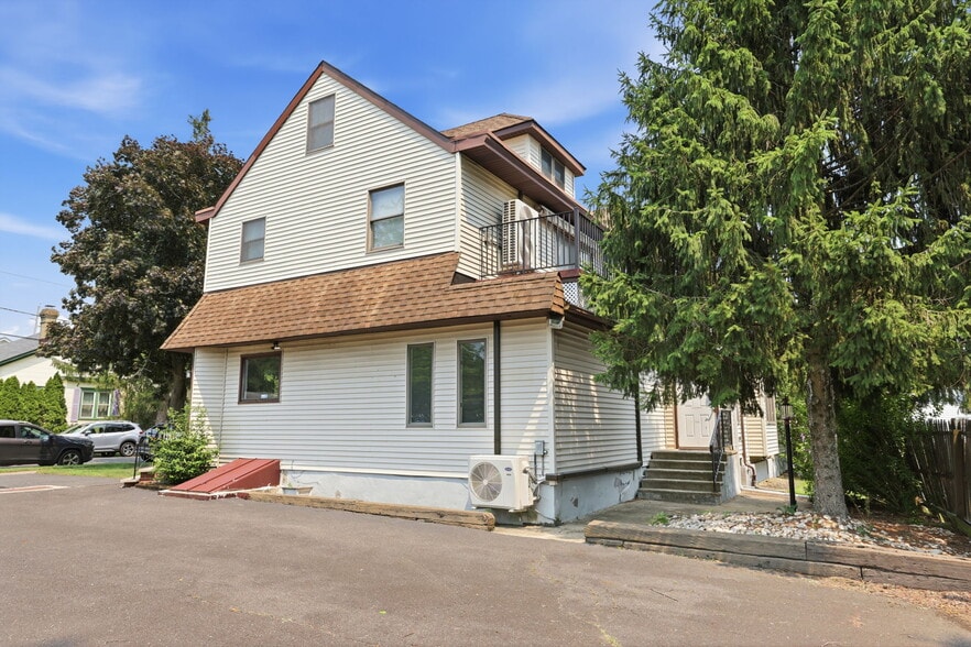 More Photos Of 168 White Horse Ave, Hamilton Office For Sale