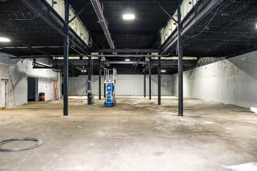 More Photos Of 5143 Bellevue St, Detroit Distribution For Sale