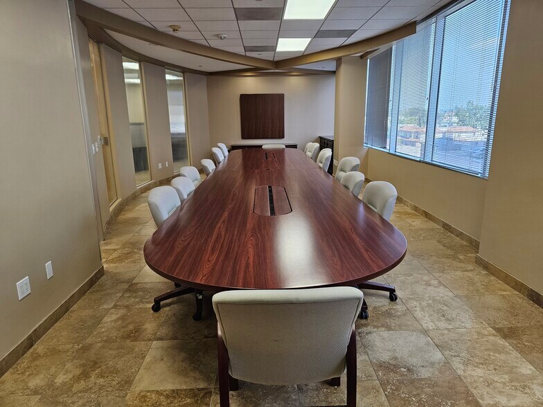 More Photos Of 600 N Brand Blvd, Glendale Medical For Lease