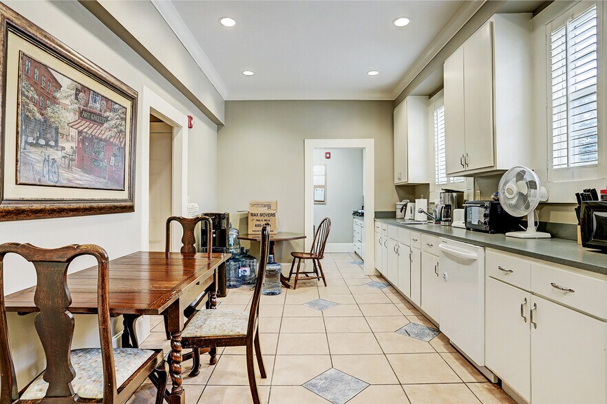 More Photos Of 4301 Yoakum Blvd, Houston Office For Lease