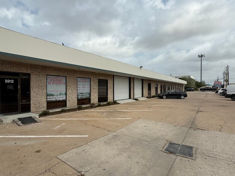 More Photos Of 5900-5928 Allday Dr, Houston Light Distribution For Lease