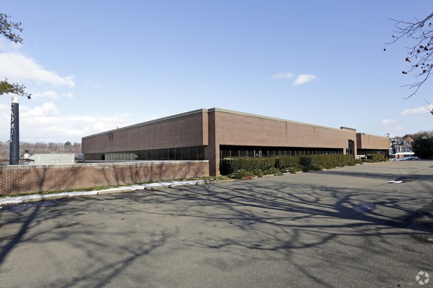 More Photos Of 1991 Northampton St, Easton Light Distribution For Lease