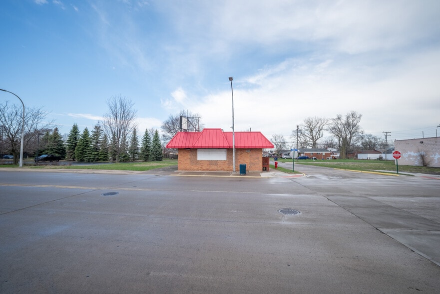 More Photos Of 196 Visger Rd, River Rouge Freestanding For Sale