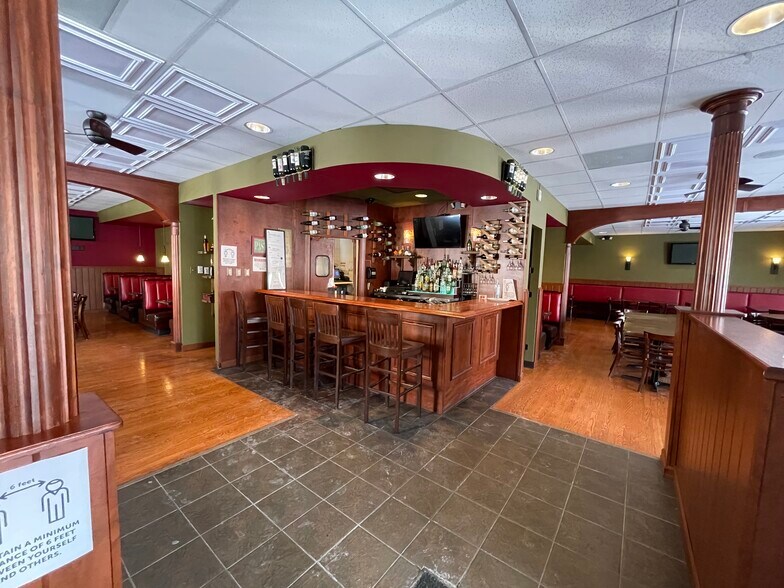 More Photos Of 6831 W North Ave, Oak Park Restaurant For Sale
