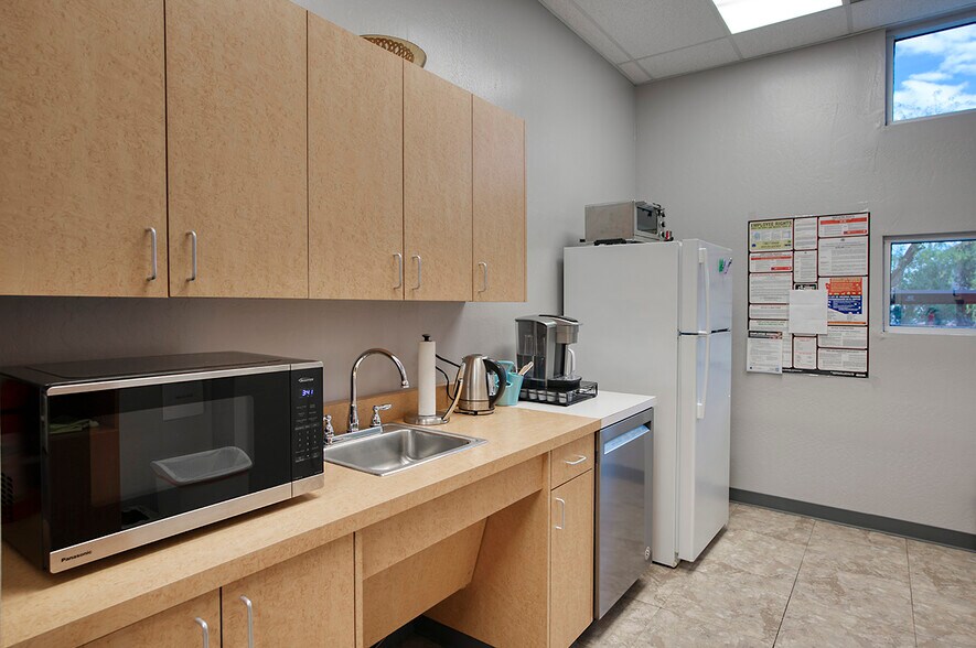 More Photos Of 9777 N 91st St, Scottsdale Office For Sale