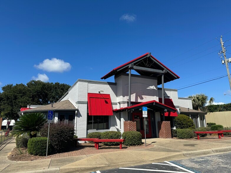 More Photos Of 4781 Bayou Blvd, Pensacola Restaurant For Sale