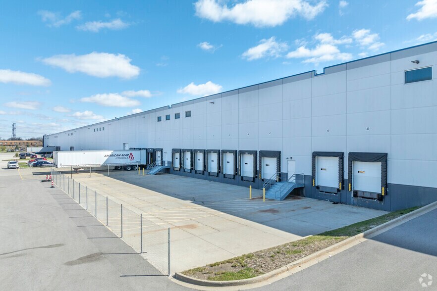 More Photos Of 601-609 Dempster St, Mount Prospect Warehouse For Lease