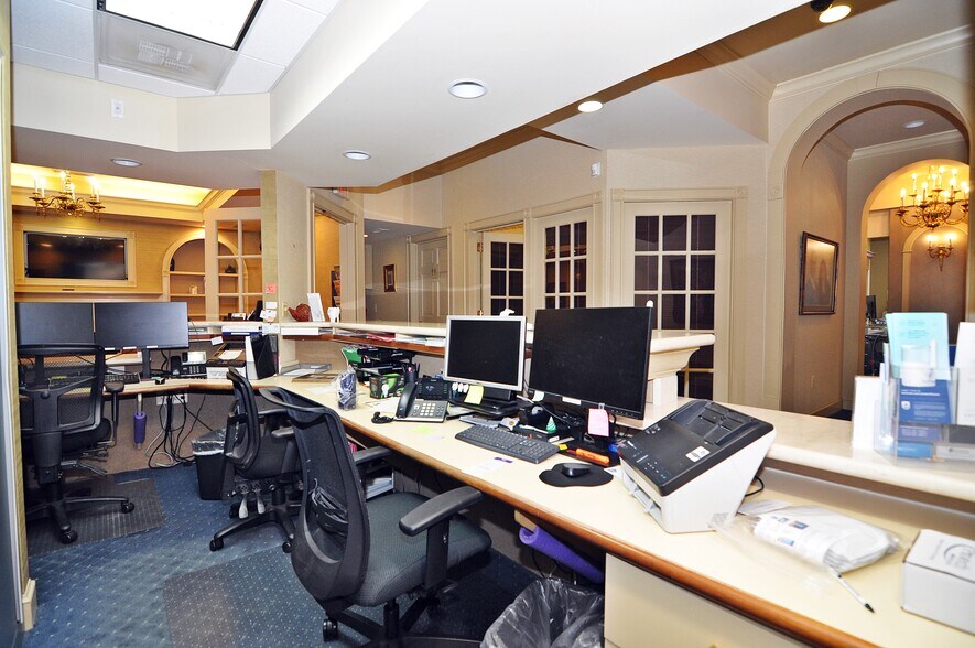 More Photos Of 10614 Warwick Ave, Fairfax Office For Lease