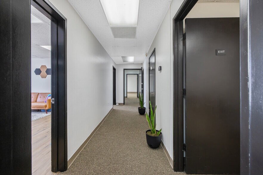 More Photos Of 1620 W Mineral King Ave, Visalia Office For Sale