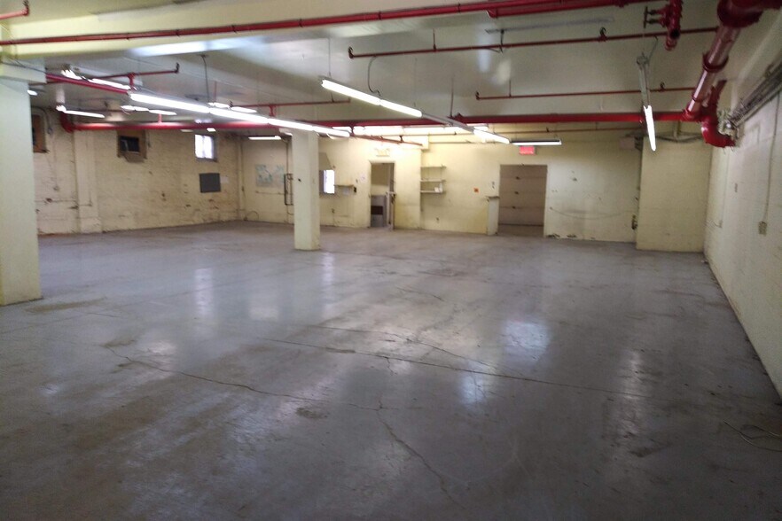 More Photos Of 1808 Rue William, Montréal Service For Lease