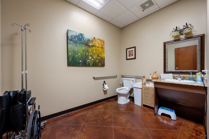 More Photos Of 7215 Wyoming Springs Dr, Round Rock Medical For Lease