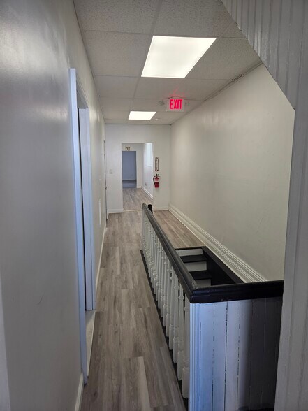 More Photos Of 35 S Main St, Winchester Office Residential For Lease