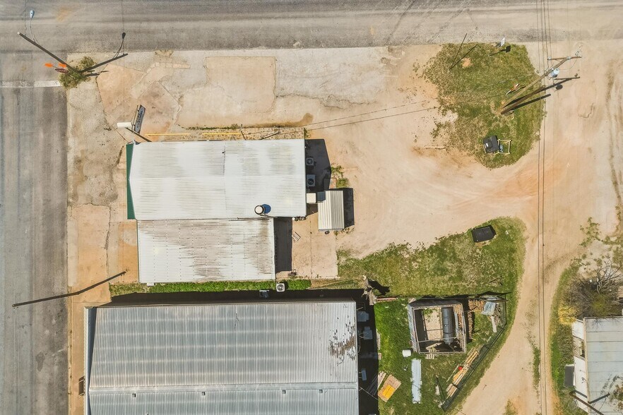 More Photos Of 542 Graham St, Tuscola General Retail For Sale