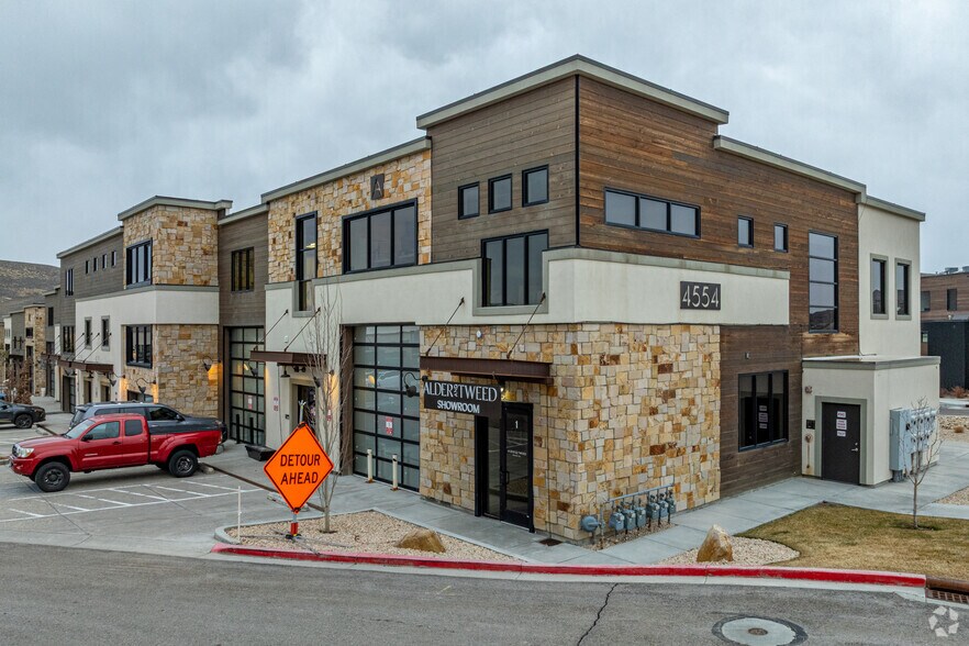 More Photos Of 4554 Forestdale Dr, Park City Showroom For Lease