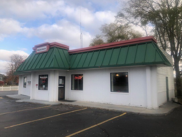 More Photos Of 903 W Market St, Nappanee Restaurant For Sale